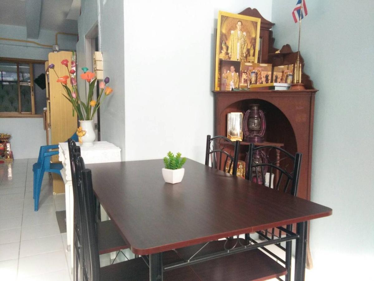 Appartamento A & P House Bangkok Esterno foto